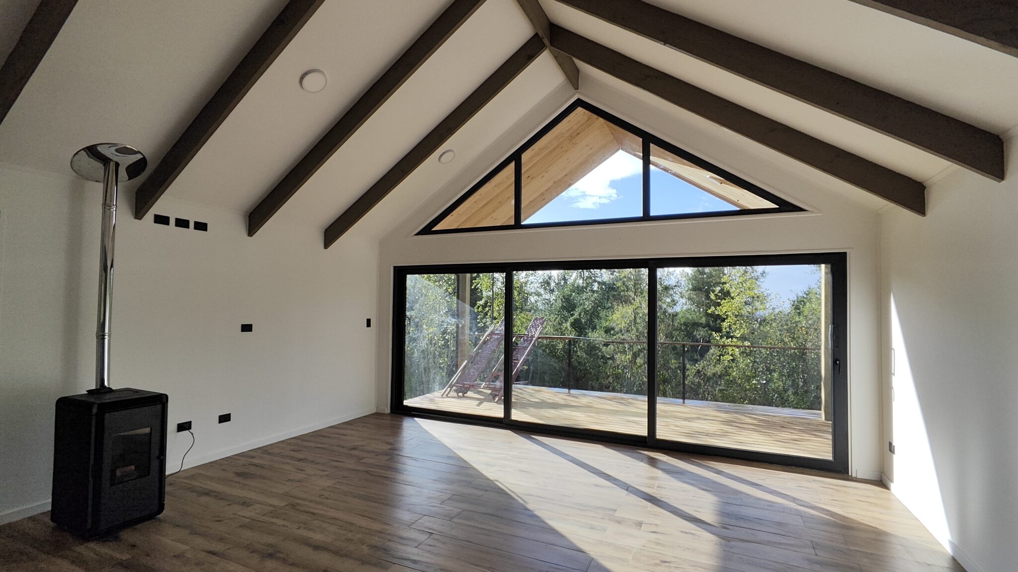 Construcción de casa moderna en madera nativa en Valdivia - Proyecto habitacional Sur Origen